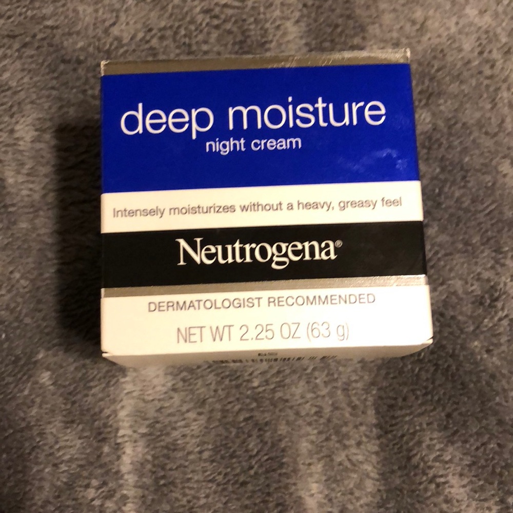 BNIB Neutrogena Deep Moisture Night Cream